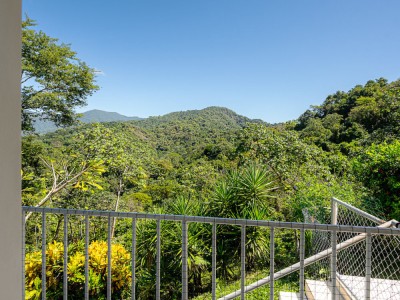 AZ6_9049_Eingang_ueber_Terrasse-1-scaled-1000x1000